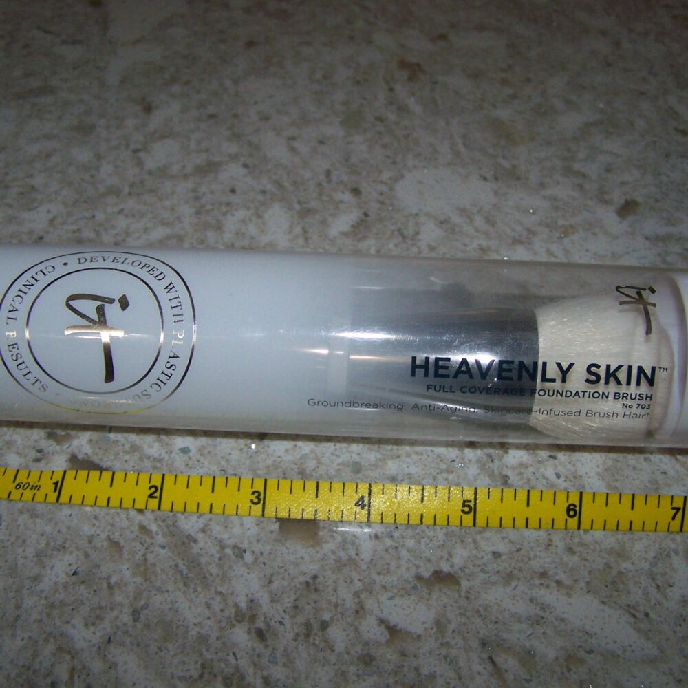 It Heavenly Skin Foundation Brush - Picture 4 of 4